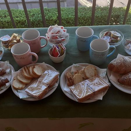 Tosca House Bed and Breakfast Varenna Esterno foto