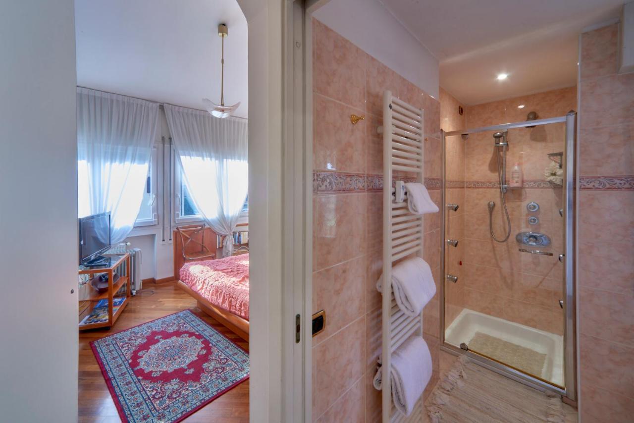 Tosca House Bed and Breakfast Varenna Esterno foto